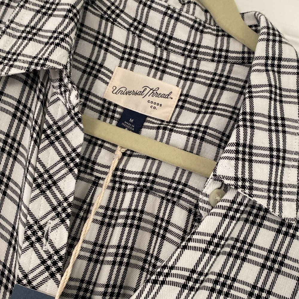 [Universal Thread] 🆕 Soft Long-sleeve Button Up - Picture 2 of 4